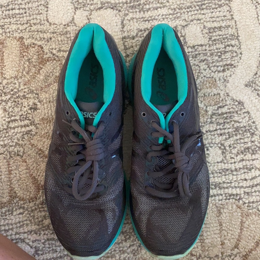 ASICS running shoes - Picture 2 of 4